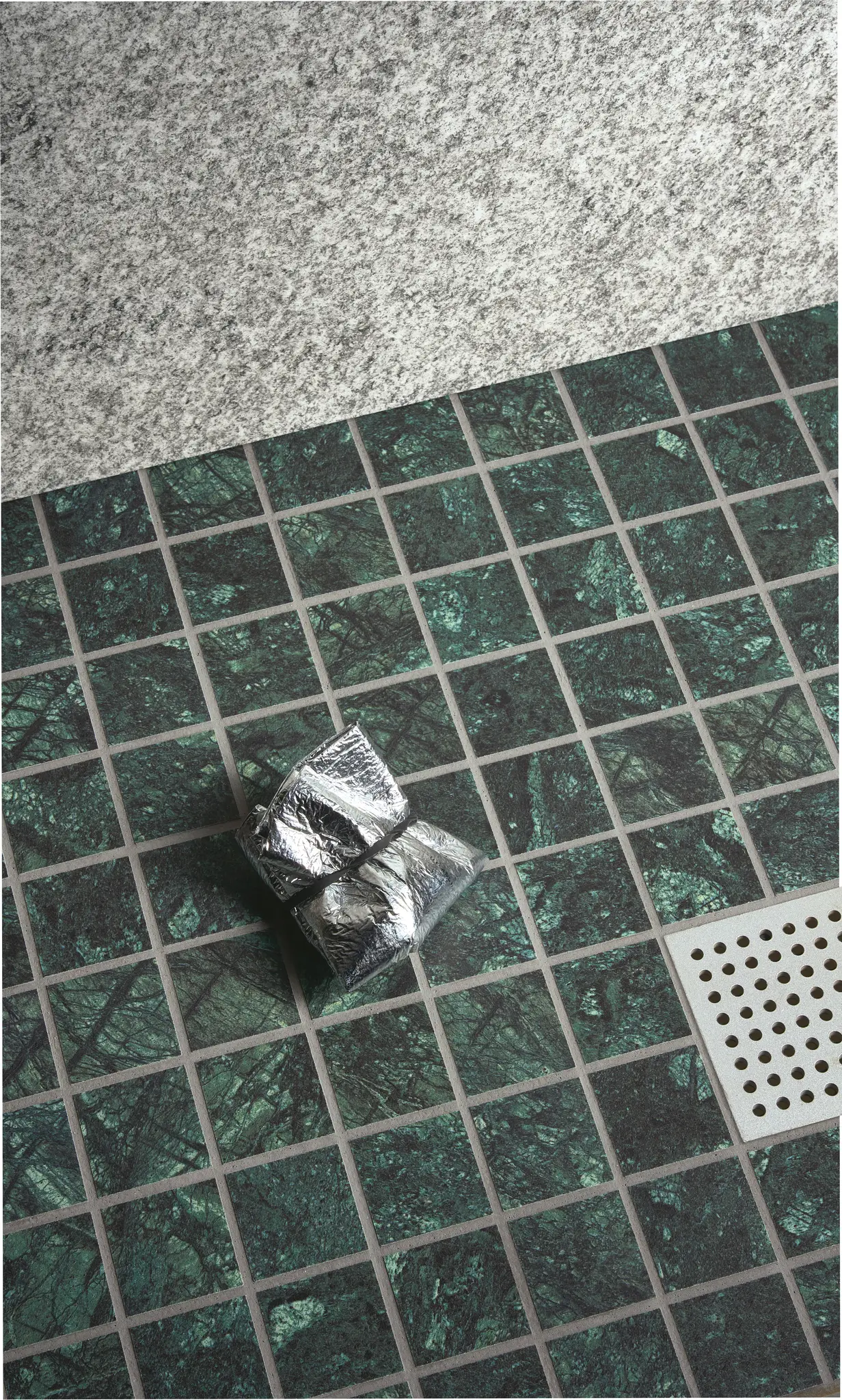 Стена Brutus 60x120 24”x48” - Пол Brutus Guatemala Mosaic 30x30 12”x12”