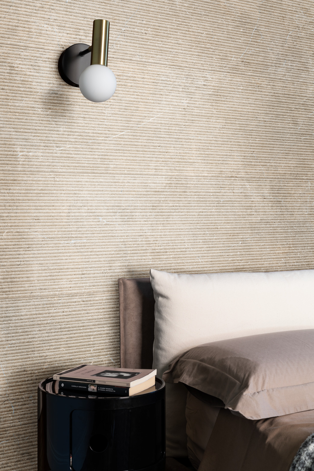 Limestone Wall / интерьер