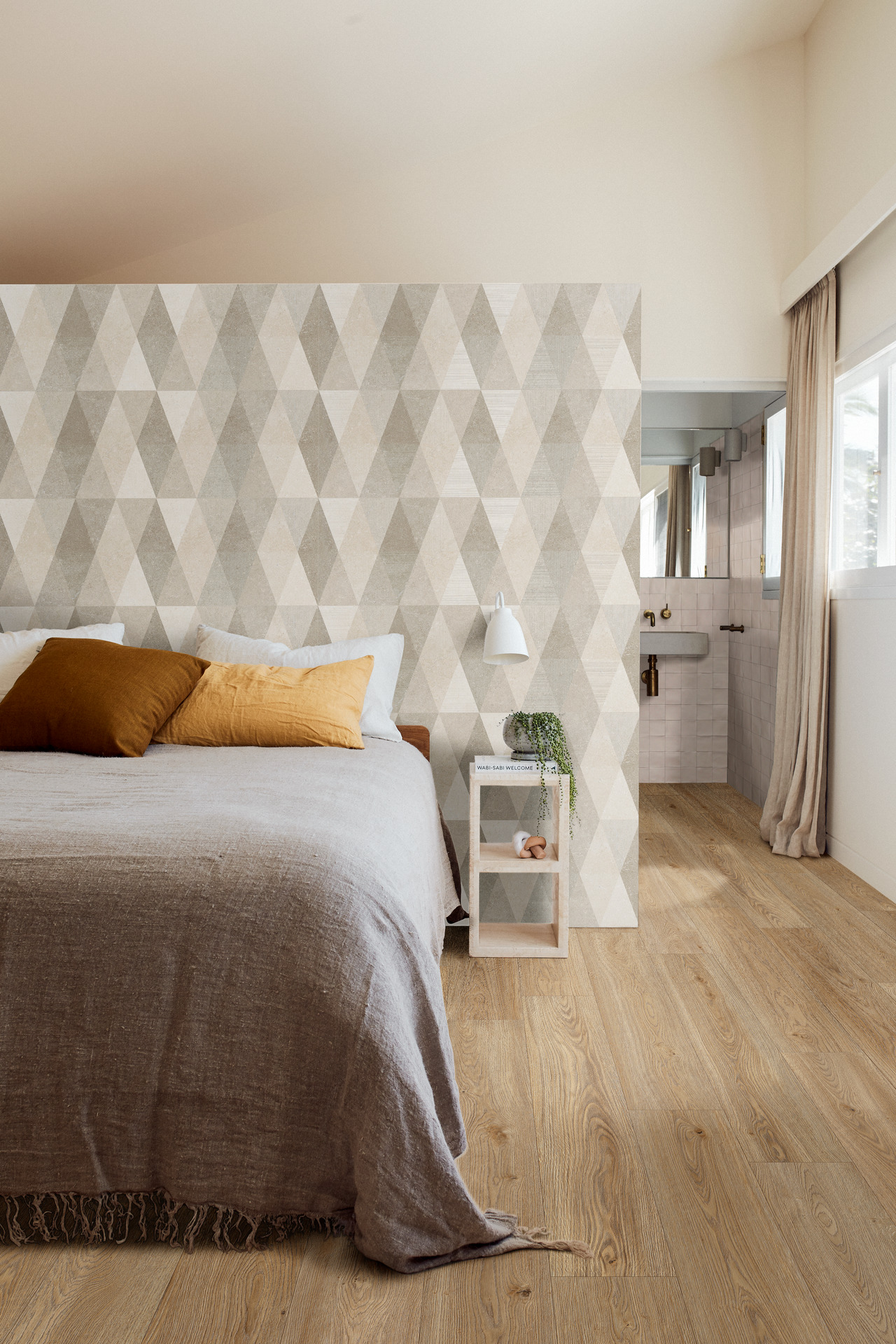 Limestone Wall / интерьер