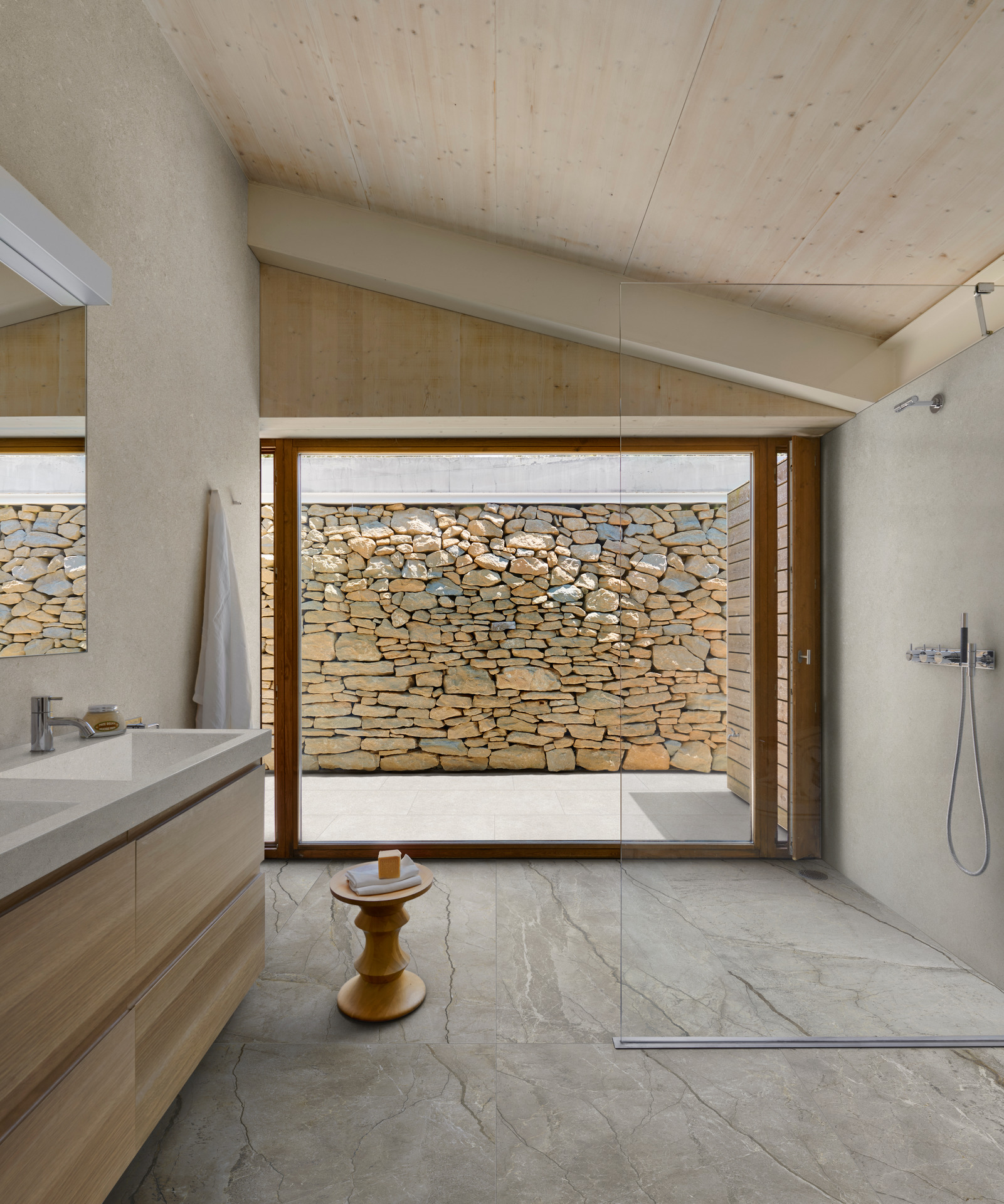 Mystone Silver Root / интерьер